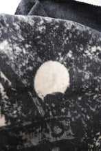 Load image into Gallery viewer, Georgia Iconic Image &quot;Arch&quot; Blanket